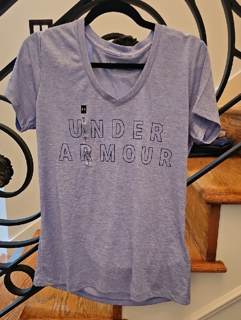 Under Armour HeatGear V-Neck Graphic Tee Heather‎ Purple Loose Fit Shirt Medium